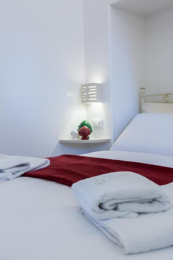 Suite Dante - Typical Apulian Rooms Чистернино Экстерьер фото