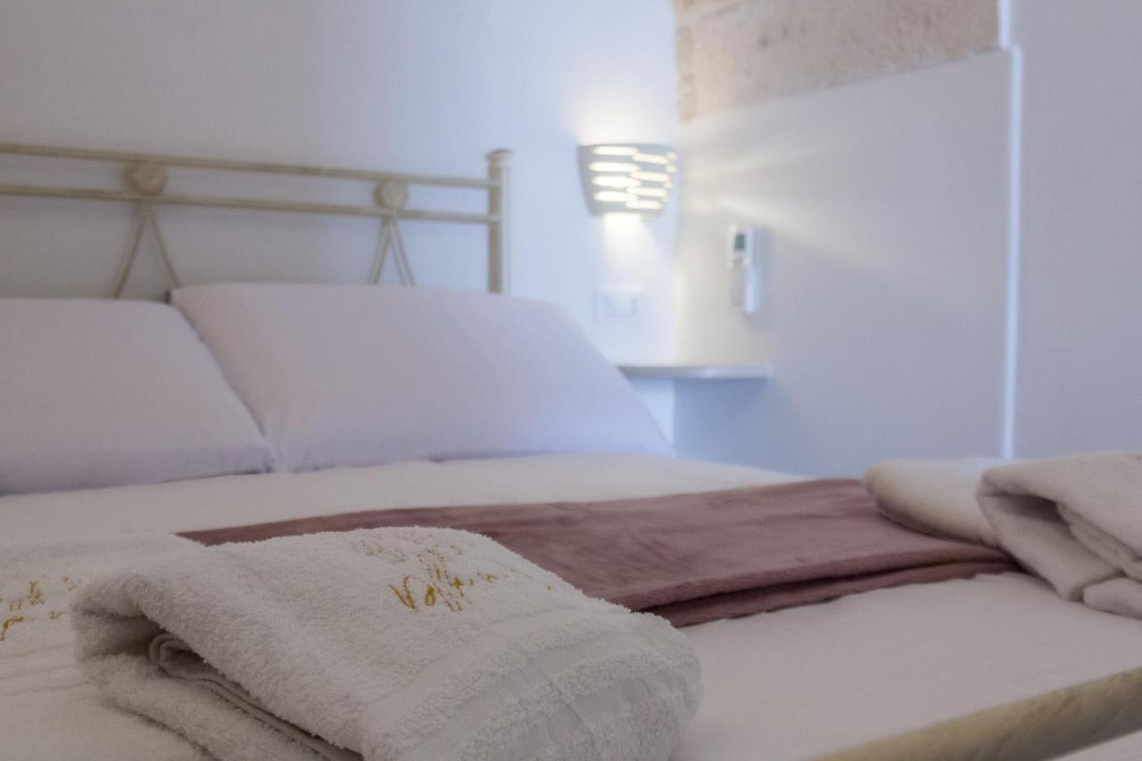 Suite Dante - Typical Apulian Rooms Чистернино Экстерьер фото