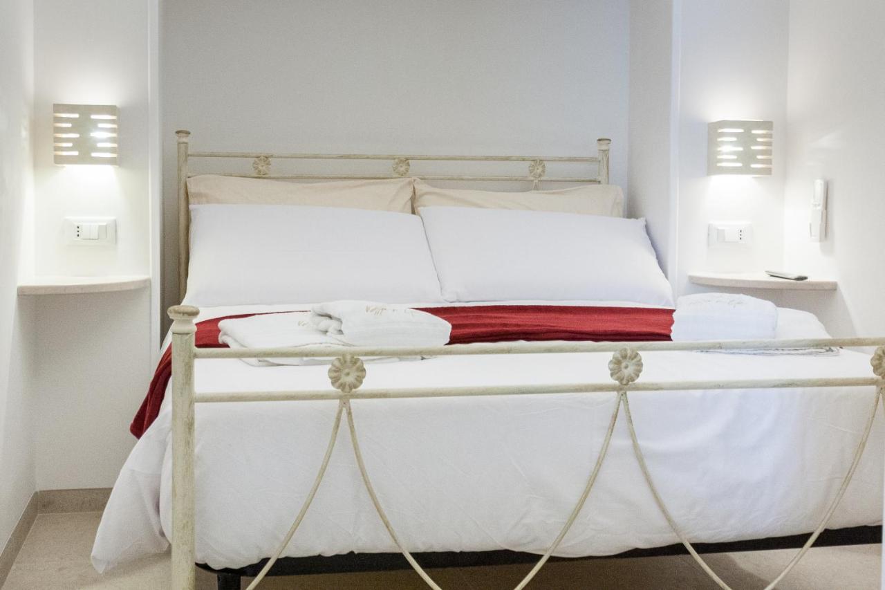 Suite Dante - Typical Apulian Rooms Чистернино Экстерьер фото